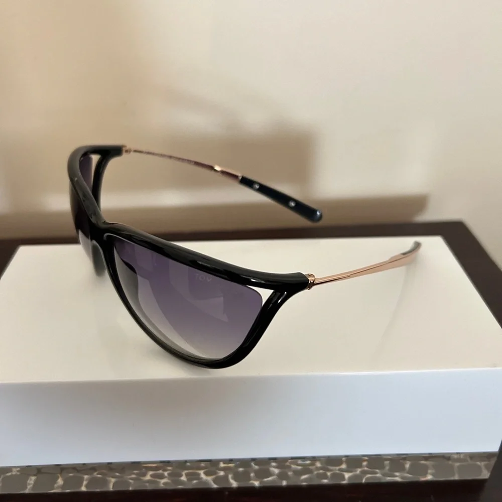 Tom Ford Black Sunglasses - Picture 3 of 3